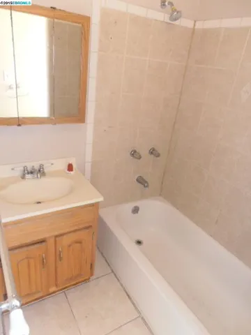 5337 Bancroft Ave, Oakland, California 94601-5807