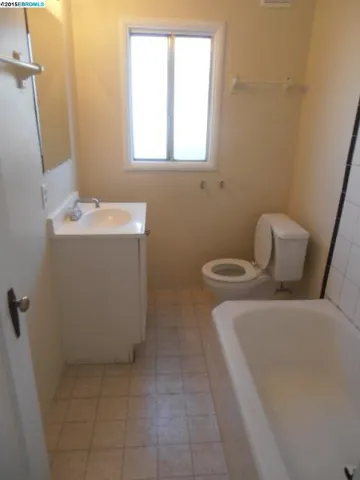 5337 Bancroft Ave, Oakland, California 94601-5807