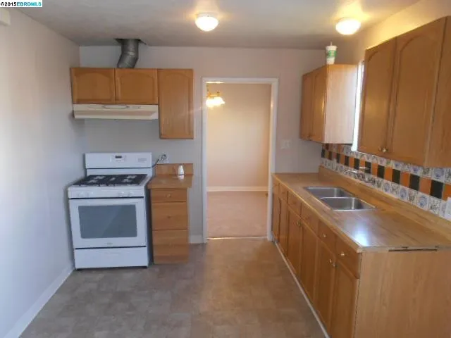 5337 Bancroft Ave, Oakland, California 94601-5807