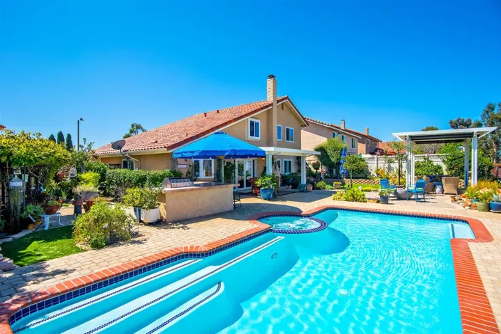 2810 La Duela, Carlsbad, California 92009