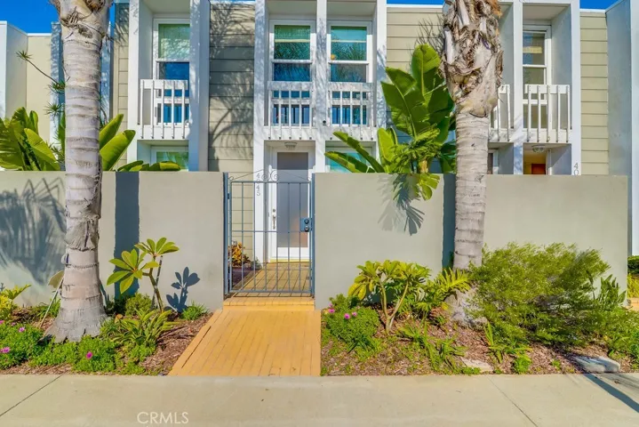 4045 Warner Avenue, Huntington Beach, California 92649