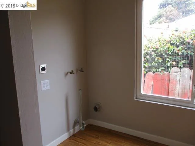 118 S 37th St, Richmond, California 94804