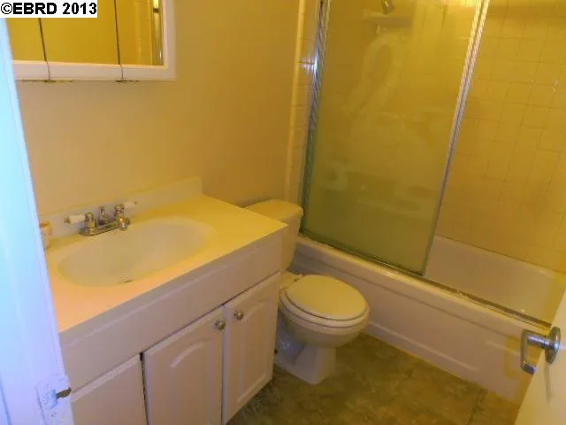 150 Pearl St 103, Oakland, California 94611-5551