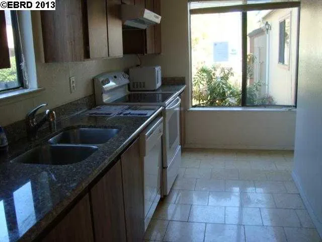 5 Tarn Ct, Hercules, California 94547-1411