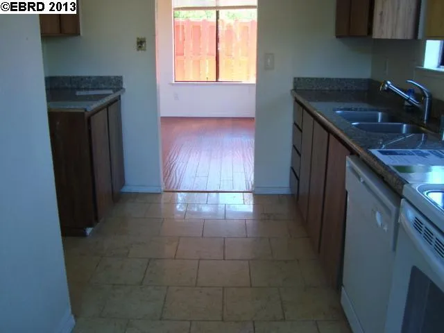 5 Tarn Ct, Hercules, California 94547-1411