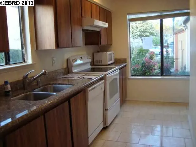 5 Tarn Ct, Hercules, California 94547-1411