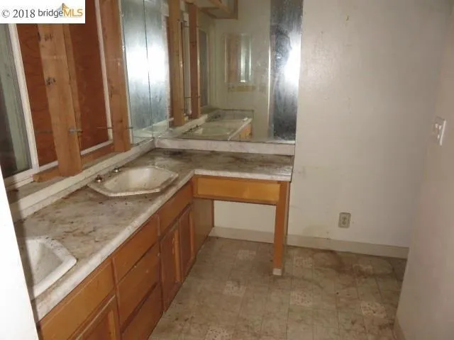 136 S 22nd St, Richmond, California 94804