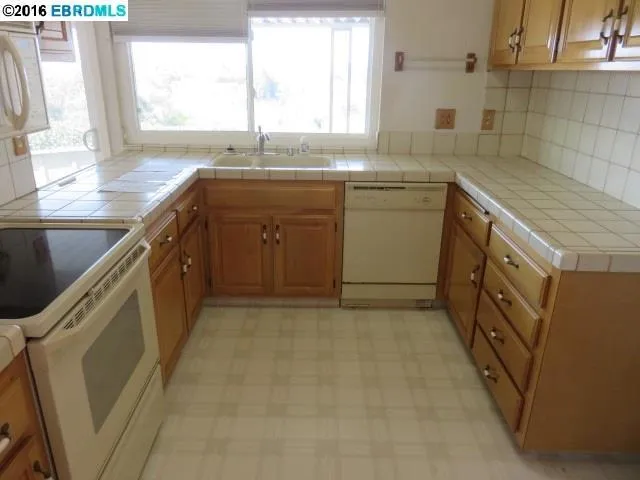 937 View Dr, Richmond, California 94803