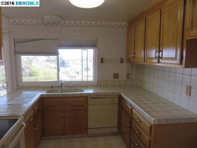 937 View Dr, Richmond, California 94803
