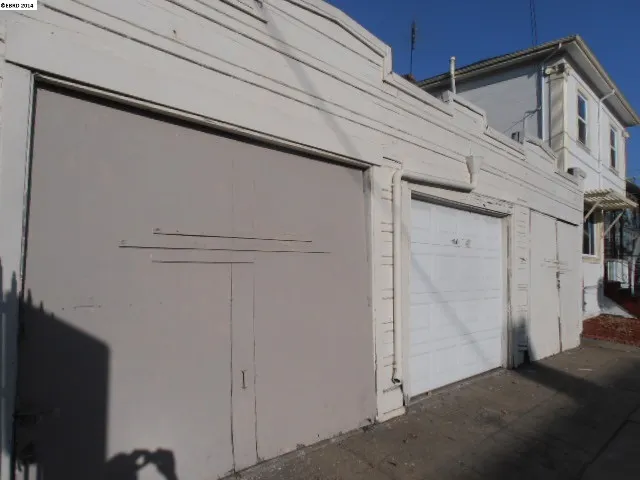 3250 West St, Oakland, California 94608-4330