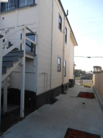 3250 West St, Oakland, California 94608-4330