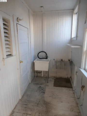 3250 West St, Oakland, California 94608-4330