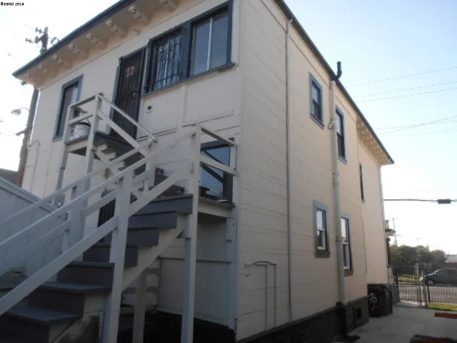 3250 West St, Oakland, California 94608-4330