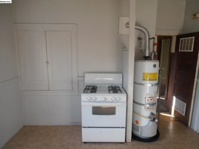 3250 West St, Oakland, California 94608-4330