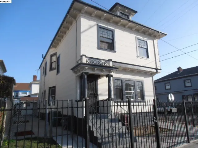 3250 West St, Oakland, California 94608-4330