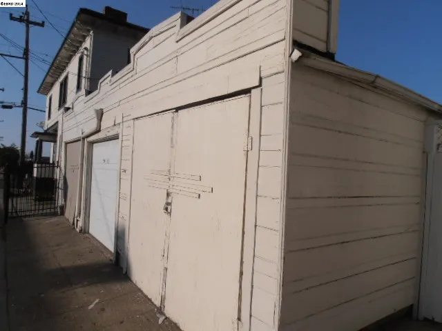 3250 West St, Oakland, California 94608-4330