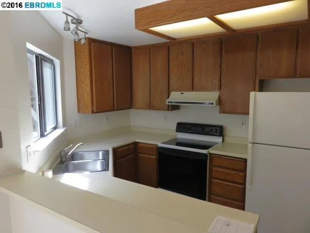 113 Bristol, Hercules, California 94547