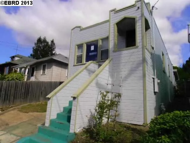 2216 Courtland Ave, Oakland, California 94601-4727