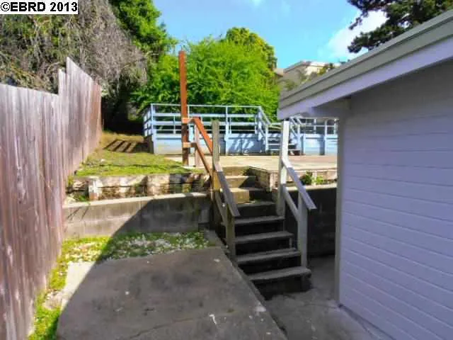 2216 Courtland Ave, Oakland, California 94601-4727