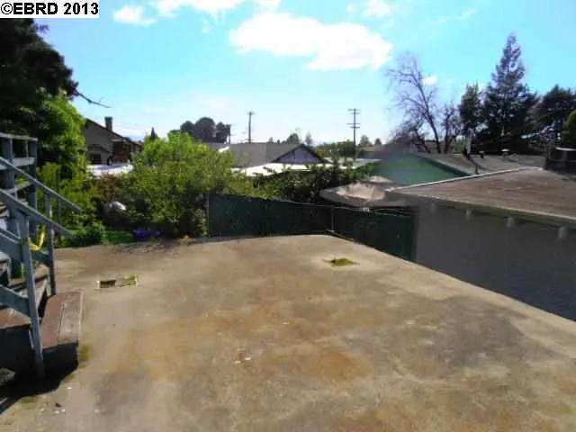 2216 Courtland Ave, Oakland, California 94601-4727