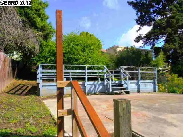 2216 Courtland Ave, Oakland, California 94601-4727