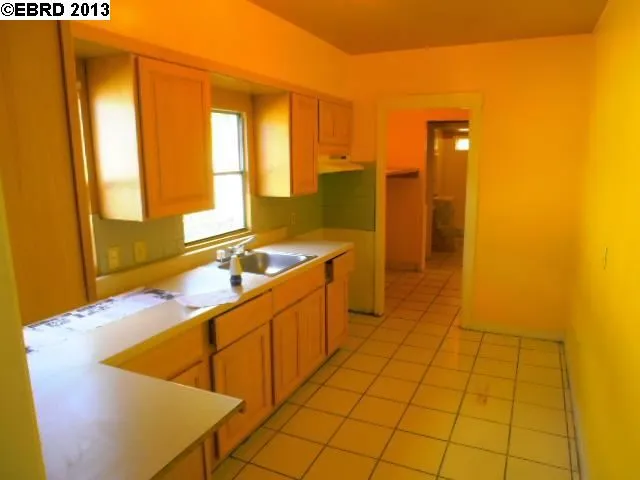 2216 Courtland Ave, Oakland, California 94601-4727