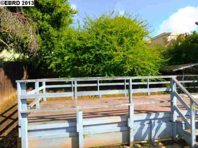 2216 Courtland Ave, Oakland, California 94601-4727