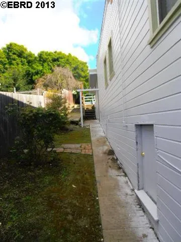2216 Courtland Ave, Oakland, California 94601-4727