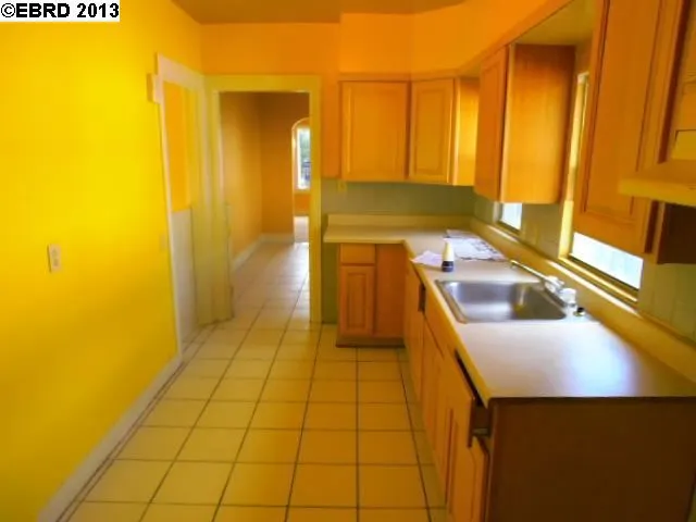 2216 Courtland Ave, Oakland, California 94601-4727
