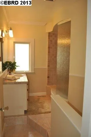 809 Mandana Blvd, Oakland, California 94610-2428