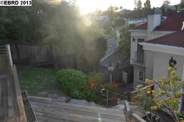 809 Mandana Blvd, Oakland, California 94610-2428