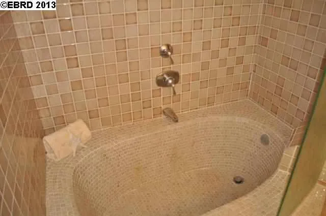 809 Mandana Blvd, Oakland, California 94610-2428