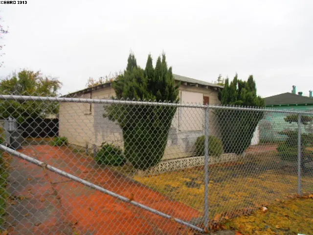 475 98th Ave, Oakland, California 94603-2103