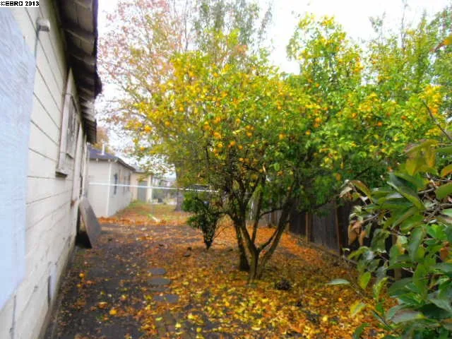 475 98th Ave, Oakland, California 94603-2103