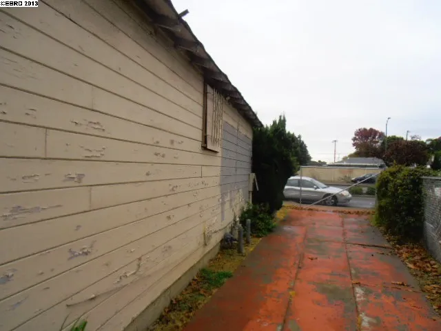475 98th Ave, Oakland, California 94603-2103