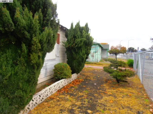 475 98th Ave, Oakland, California 94603-2103