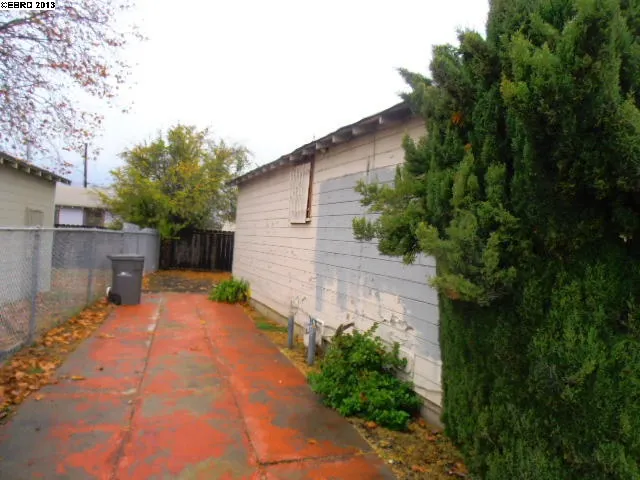 475 98th Ave, Oakland, California 94603-2103