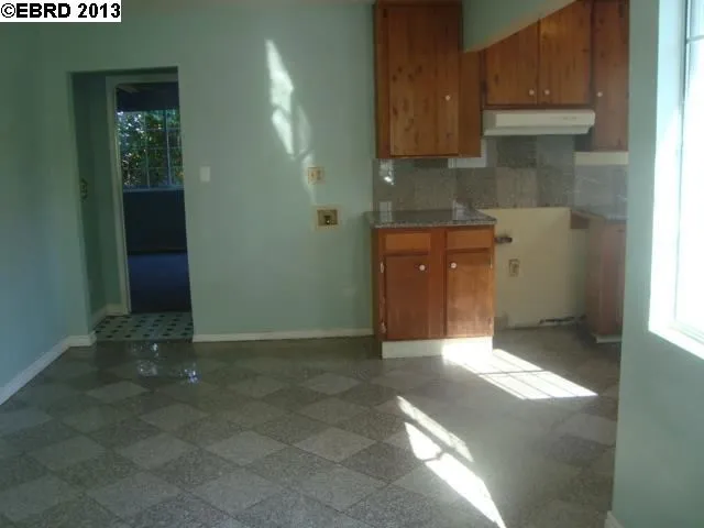 2935 18th St, San Pablo, California 94806-2342