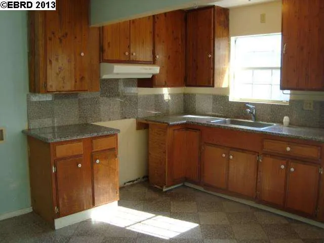 2935 18th St, San Pablo, California 94806-2342