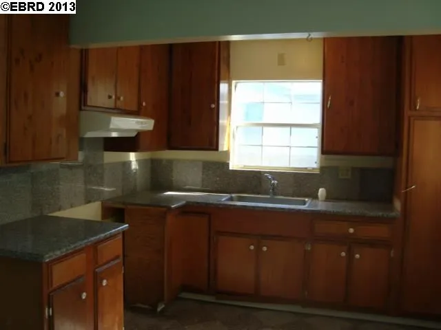 2935 18th St, San Pablo, California 94806-2342