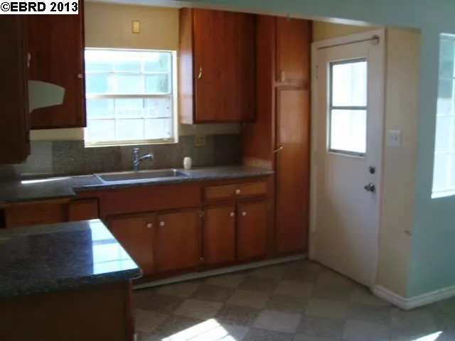 2935 18th St, San Pablo, California 94806-2342