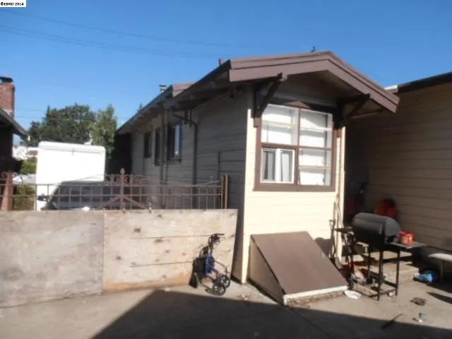 3024 Seminary Ave, Oakland, California 94605-1629