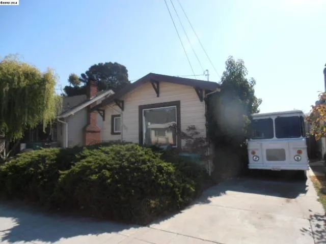 3024 Seminary Ave, Oakland, California 94605-1629