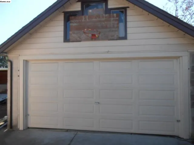 3024 Seminary Ave, Oakland, California 94605-1629