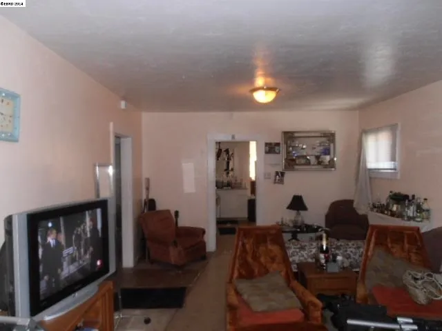 3024 Seminary Ave, Oakland, California 94605-1629