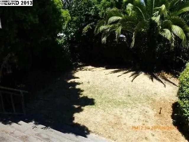 2447 Bartlett St, Oakland, California 94601-3212