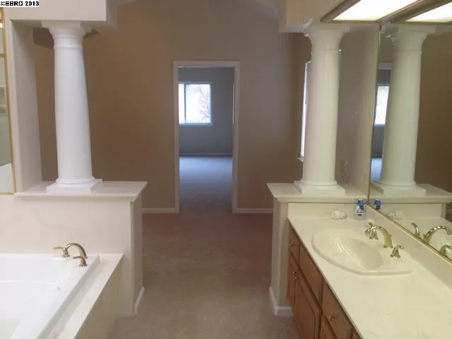 5428 Country View Dr, Richmond, California 94803-7300