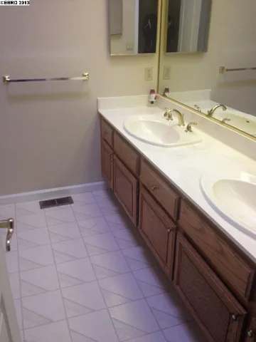 5428 Country View Dr, Richmond, California 94803-7300