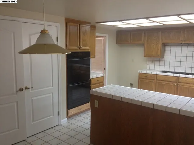 5428 Country View Dr, Richmond, California 94803-7300