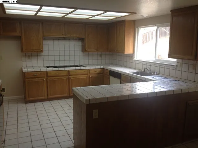 5428 Country View Dr, Richmond, California 94803-7300